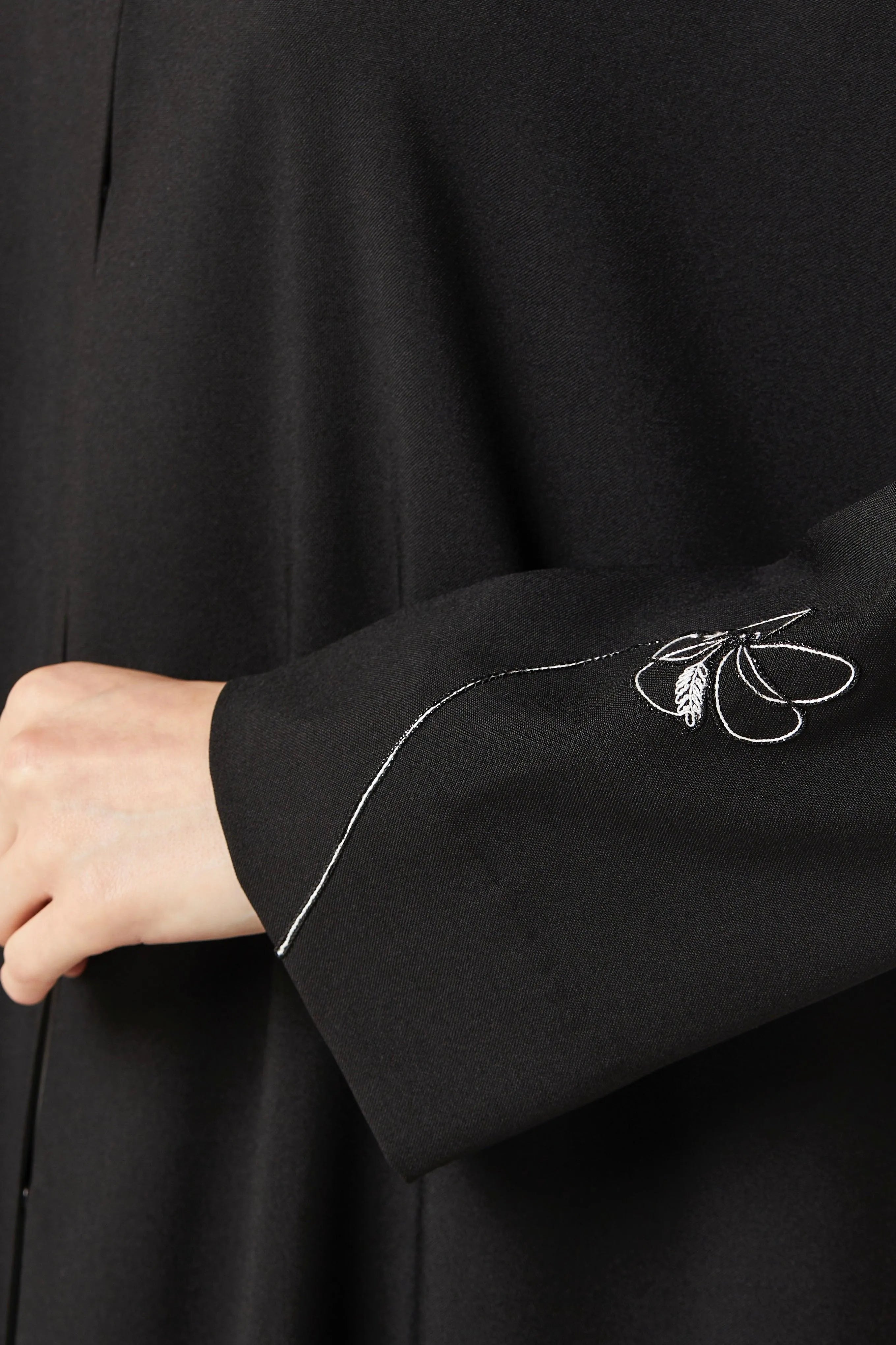 Black Kadi Crepe Abaya with Side Floral Embroidery - Posh Abaya